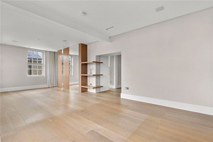3 Bedroom Flat To Rent In The Little Boltons, Chelsea, London, SW5