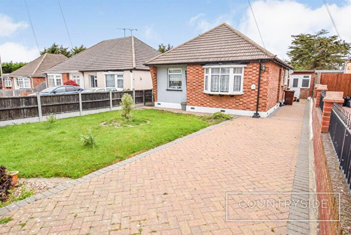 2 Bedroom Detached Bungalow For Sale In Barncombe Close, Benfleet, SS7
