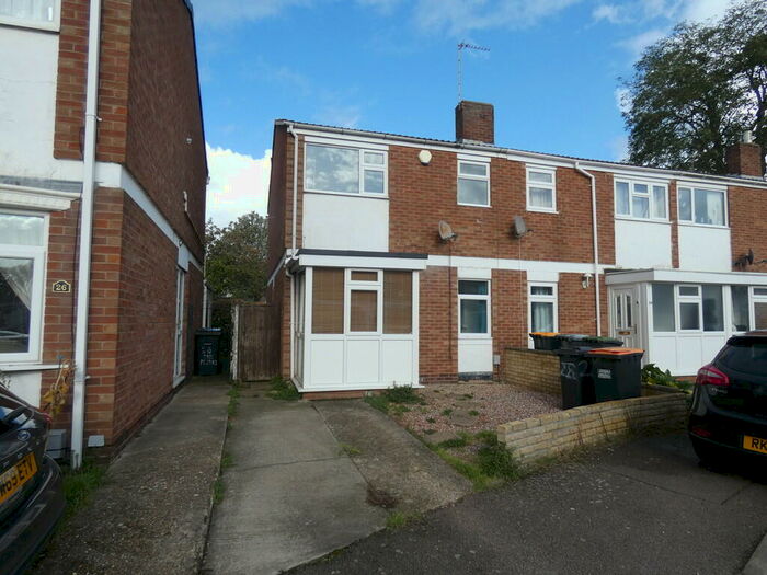 3 Bedroom Semi-Detached House To Rent In Kempston, MK42