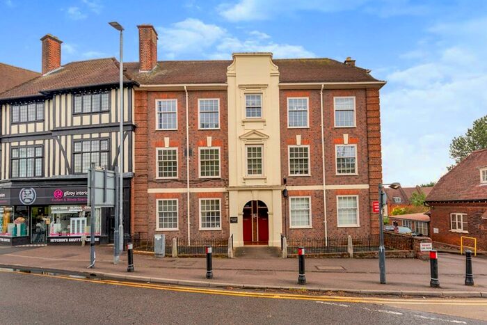 2 Bedroom Flat To Rent In Whinbush Road, Hitchin, Hertfordshire, SG5