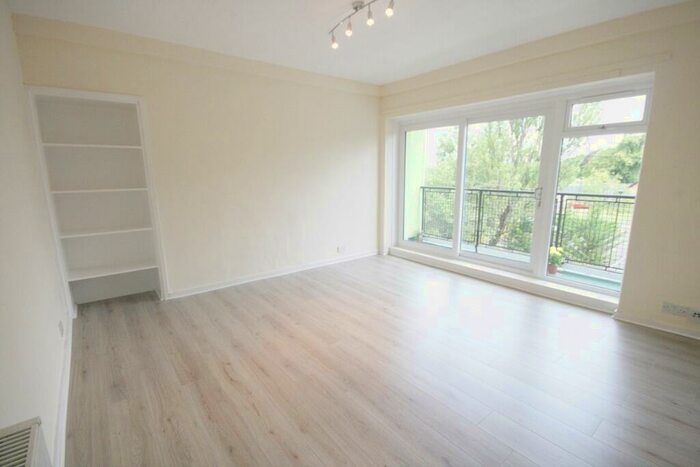 2 Bedroom Flat To Rent In Tresta Road, Cadder, Glasgow, G23