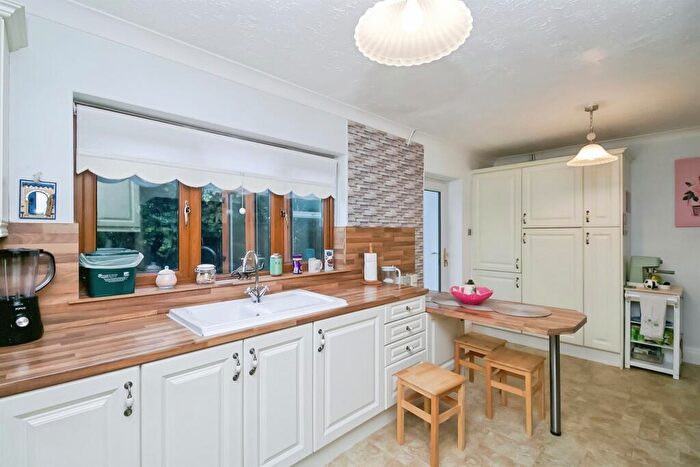 3 Bedroom Detached House For Sale In Gradon Close, Barry, CF63