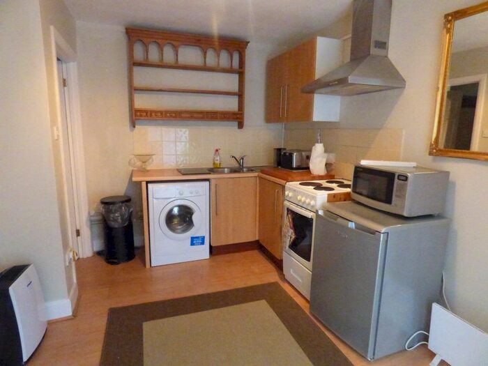 1 Bedroom Flat To Rent In Warren Avenue, Bromley BR1