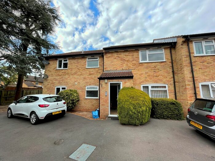 2 Bedroom Flat To Rent In Trent Court, Trent Meadow, Taunton, TA1