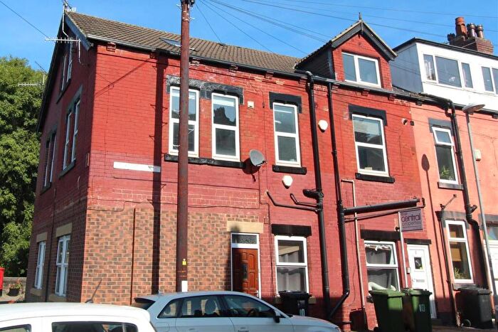 3 Bedroom Apartment To Rent In Glebe Avenue, Burley, LS5