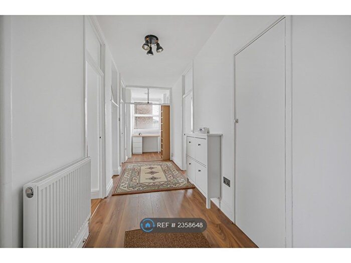 3 Bedroom Flat To Rent In Mapledene Road, London, E8
