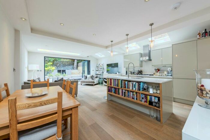 2 Bedroom Apartment To Rent In Devereux Road, SW11