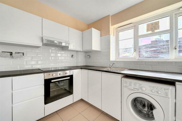 2 Bedroom Apartment To Rent In Gladstone Avenue, London, N22