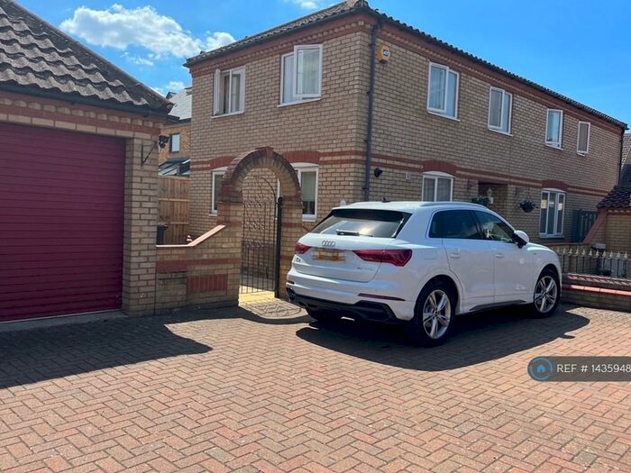 4 Bedroom Detached House To Rent In Hitchin Road, Arlesey, SG15