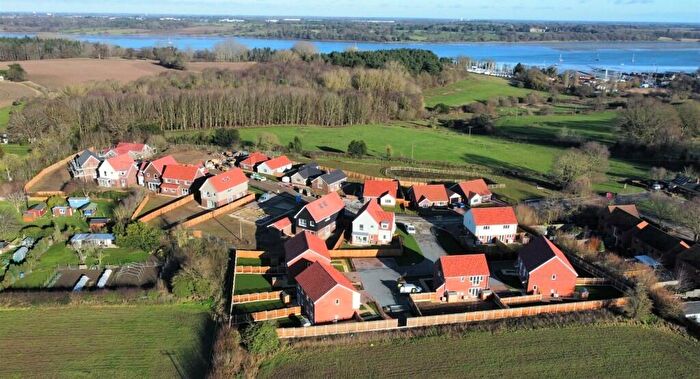 4 Bedroom Detached House For Sale In Spalding Way, Chelmondiston, IP9