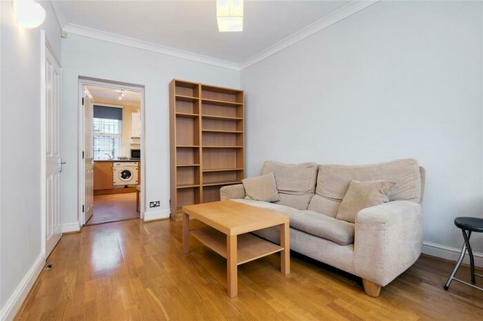 2 Bedroom Apartment To Rent In Vine Hill, London, EC1R