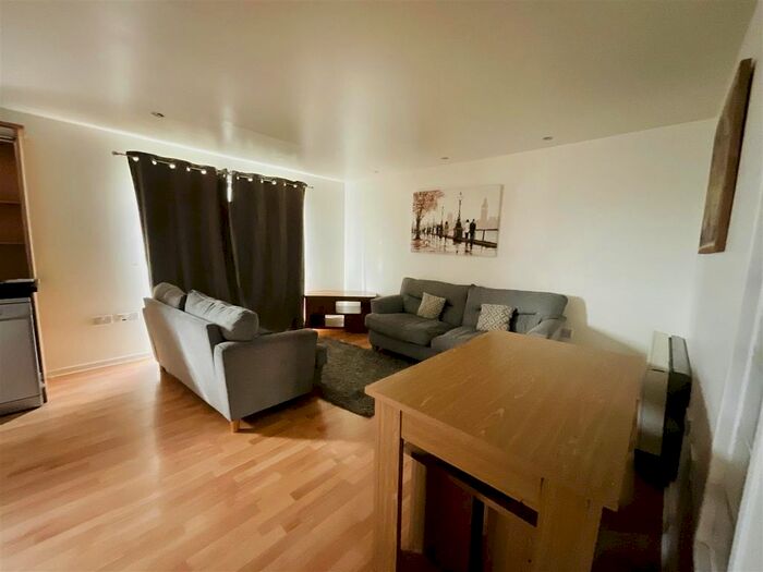 2 Bedroom Flat To Rent In Cwrt Afon Lliedi, Pentre Doc Y Gogledd, Llanelli, SA15