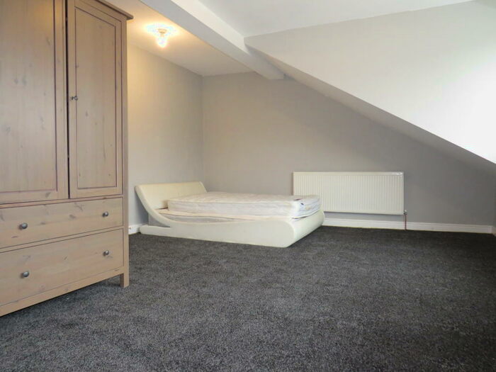3 Bedroom House To Rent In Burleigh Street, Halifax, HX1