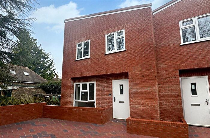 4 Bedroom Detached House For Sale In Station Approach, Whyteleafe, Surrey, CR3