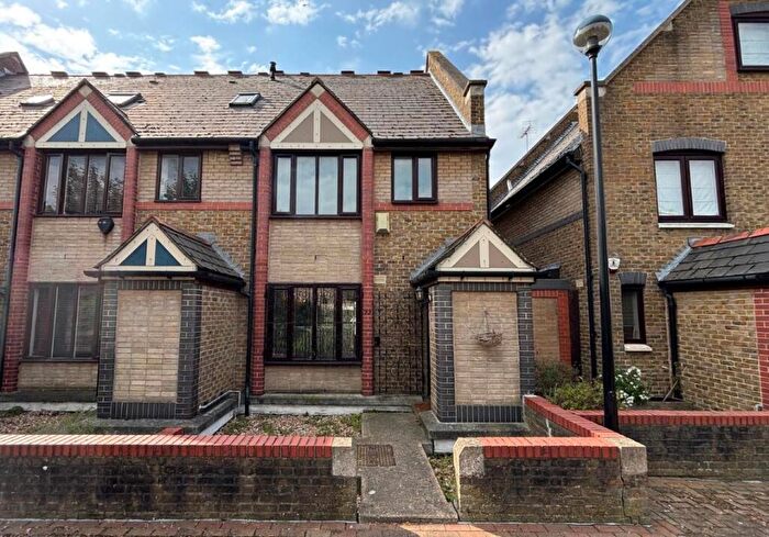 3 Bedroom Terraced House For Sale In Discovery Walk, Wapping, London, E1W