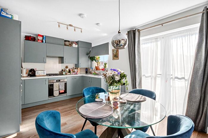 1 Bedroom Apartment For Sale In Bolton Drive, Shinfield, RG2