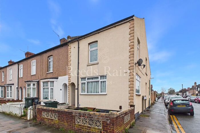 3 Bedroom End Of Terrace House For Sale In St. Albans Road, Dartford, Kent, DA1