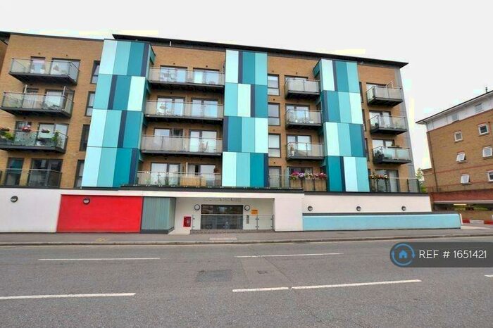2 Bedroom Flat To Rent In Iconia House, Bromley, BR2