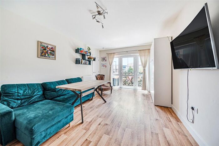1 Bedroom Flat For Sale In Alderson Grove, Walton On Thames, Surrey, KT12