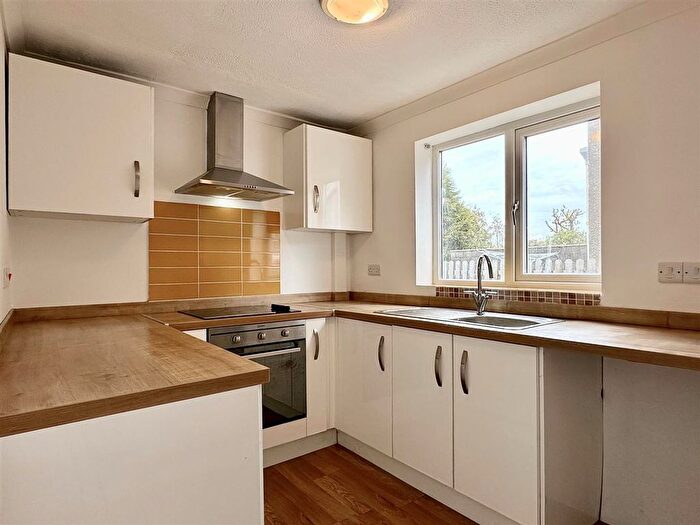 3 Bedroom Semi-Detached House To Rent In Gwelfor, Dunvant, SA2