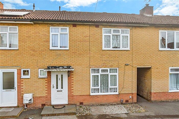 3 Bedroom Terraced House For Sale In Summer Leeze, Willesborough, Ashford, Kent, TN24