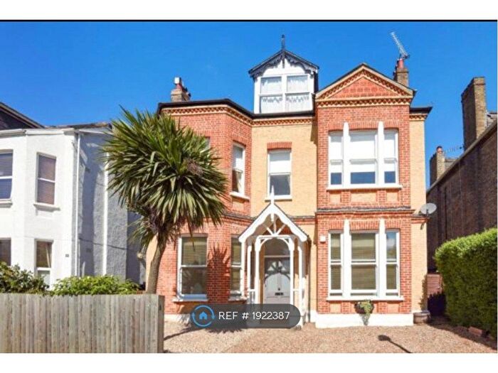 2 Bedroom Flat To Rent In Cambridge Road, Bromley, BR1