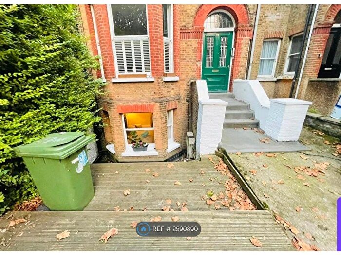 2 Bedroom Flat To Rent In Queenspark, London, NW6