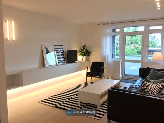 3 Bedroom Flat To Rent In Convent Gardens, London, W11