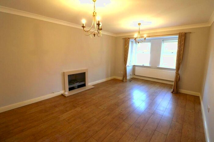 2 Bedroom Flat To Rent In High Road, East Finchley, London, N2