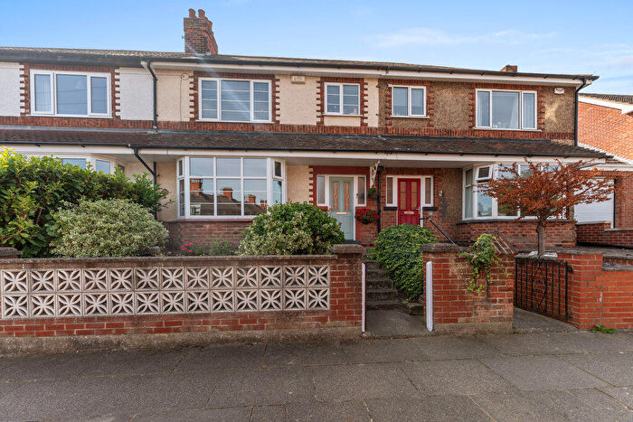 3 Bedroom Terraced House For Sale In Abbey Drive East, Grimsby, DN32