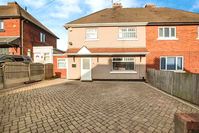 3 Bedroom Semi-Detached House To Rent In Oak Close, Bedworth, Warwickshire, CV12