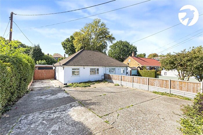 2 Bedroom Bungalow For Sale In Southfields Road, West Kingsdown, Sevenoaks, Kent, TN15