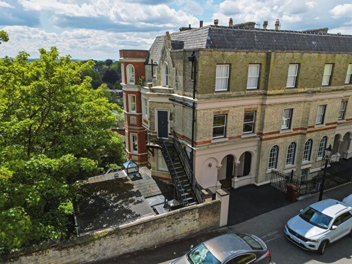 3 Bedroom Flat For Sale In Newcastle Drive, The Park, NG7
