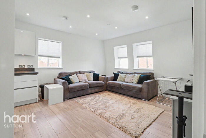 2 Bedroom Flat For Sale In Croydon Road, Wallington, SM6