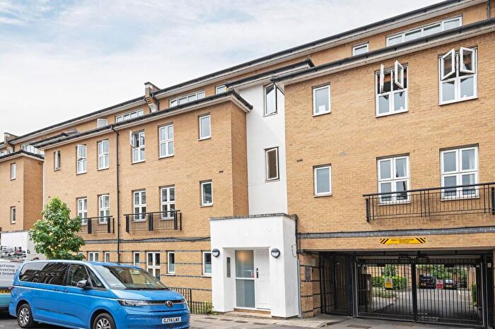 2 Bedroom Flat To Rent In Buckfast Street, Bethnal Green, London, E2