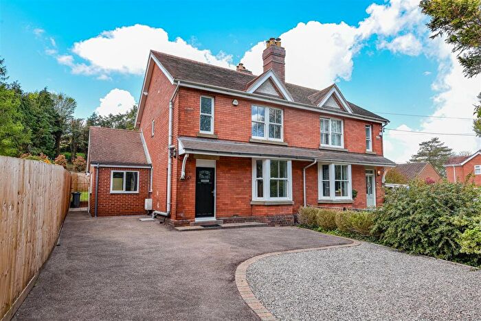 3 Bedroom Property For Sale In Everlands, Cam, GL11