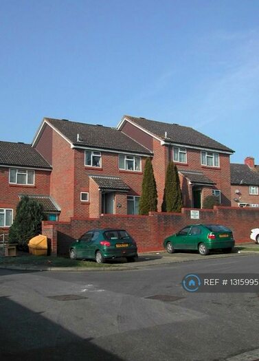 4 Bedroom Terraced House To Rent In Coachlads Avenue, Guildford, GU2