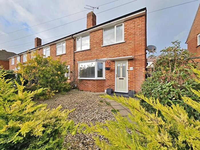 2 Bedroom End Of Terrace House For Sale In Chaucer Avenue, Paulsgrove, PO6