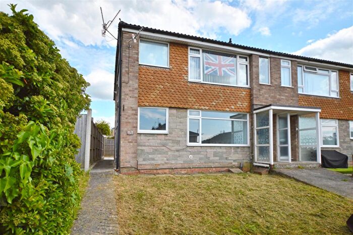 2 Bedroom Flat For Sale In Ravenhead Drive, Hengrove, Bristol, BS14