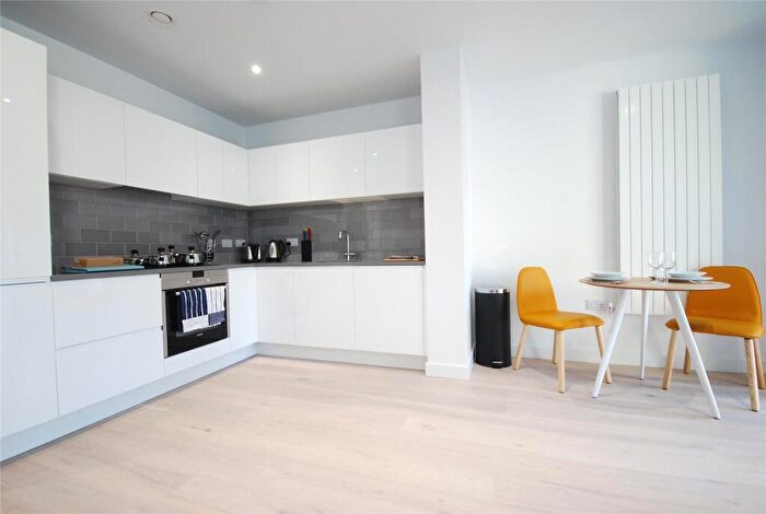 Flat To Rent In Flotilla House, Cable Street, E16