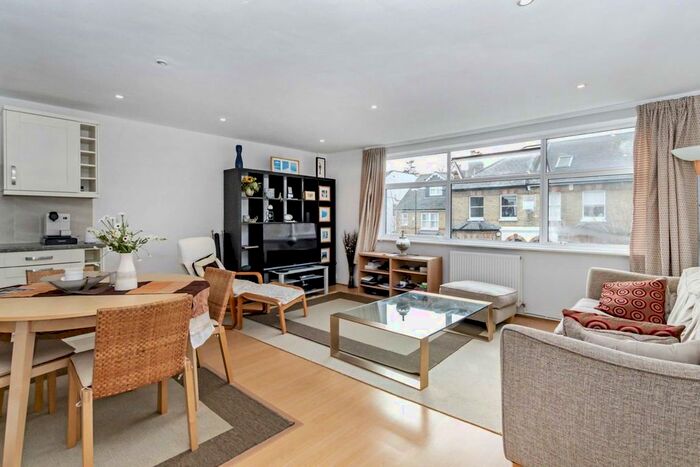2 Bedroom Flat To Rent In Graham Road, London, SW19