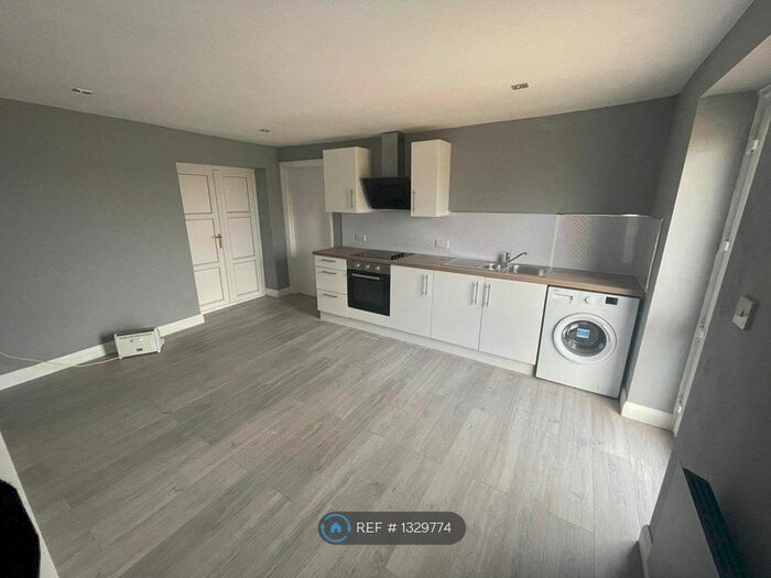 1 Bedroom Flat To Rent In High Street, Burcott, Leighton Buzzard, LU7