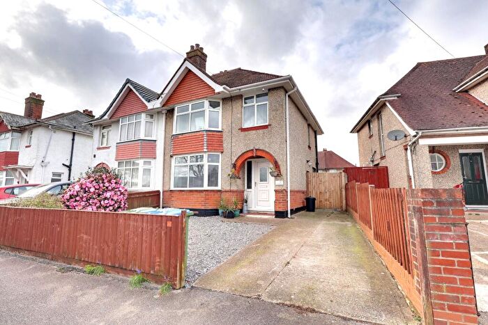 3 Bedroom Semi Detached House For Sale In Merryoak, Southampton, SO19