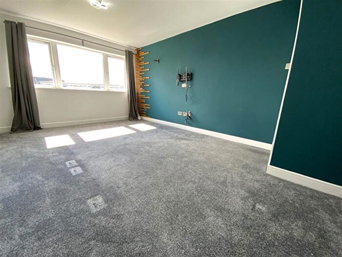 2 Bedroom Apartment To Rent In Easdale, St Leonards, East Kilbride, G74