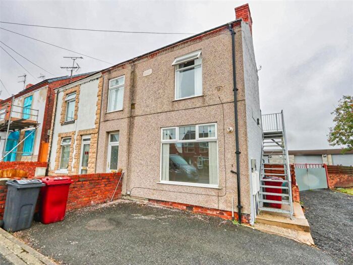 2 Bedroom Flat To Rent In Chesterfield Road, North Wingfield, S42