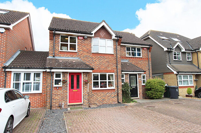 3 Bedroom End Of Terrace House For Sale In Powell Avenue, Dartford, DA2