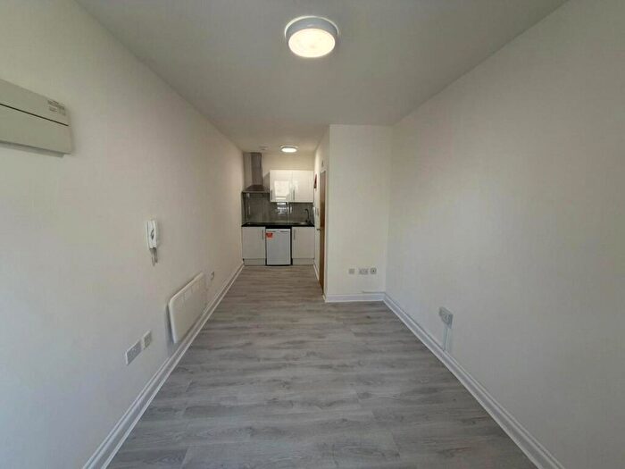Studio To Rent In Cricklewood Broadway, Cricklewood, London, NW2
