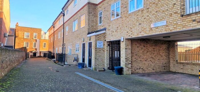 2 Bedroom Flat To Rent In Fieldgate Mews, Watford Field Road, Watford, WD18