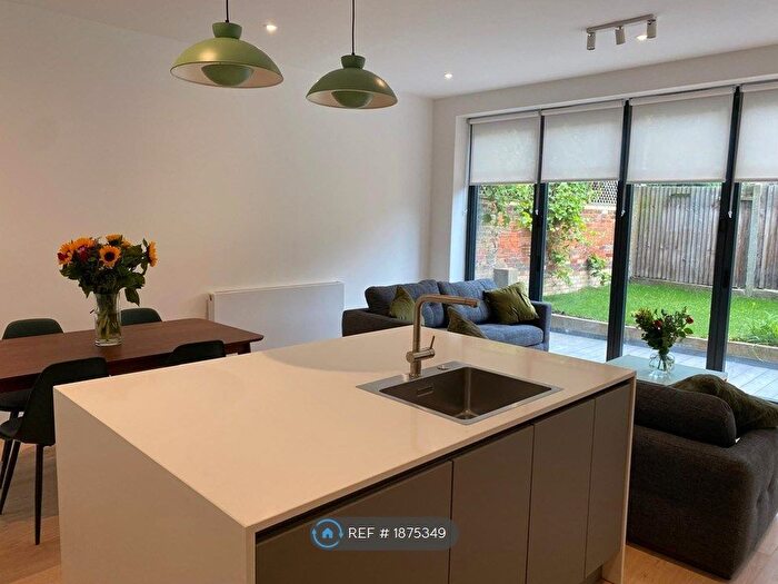 2 Bedroom Flat To Rent In Faraday Road, London, W3