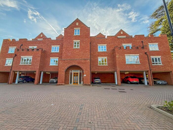 2 Bedroom Apartment For Sale In Belgae Lodge, Tomlinson Court, Wilshere Park, Welwyn, Hertfordshire, AL6